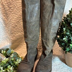 Vic Matie Brown Heeled Boots